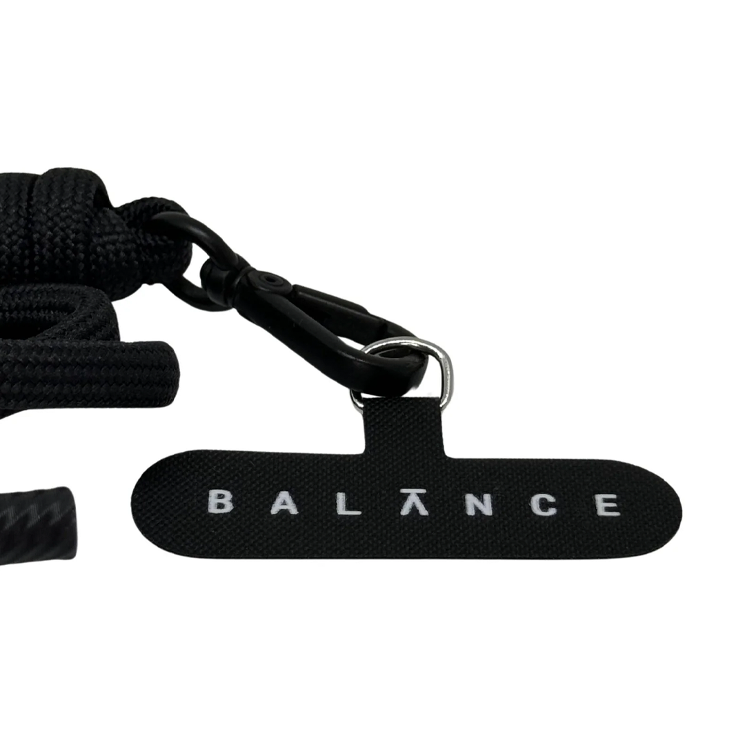 Cordão Multifuncional Balance x Aya Pitaya — Onyx Black | 2 em 1: pendura celular ou garrafinha