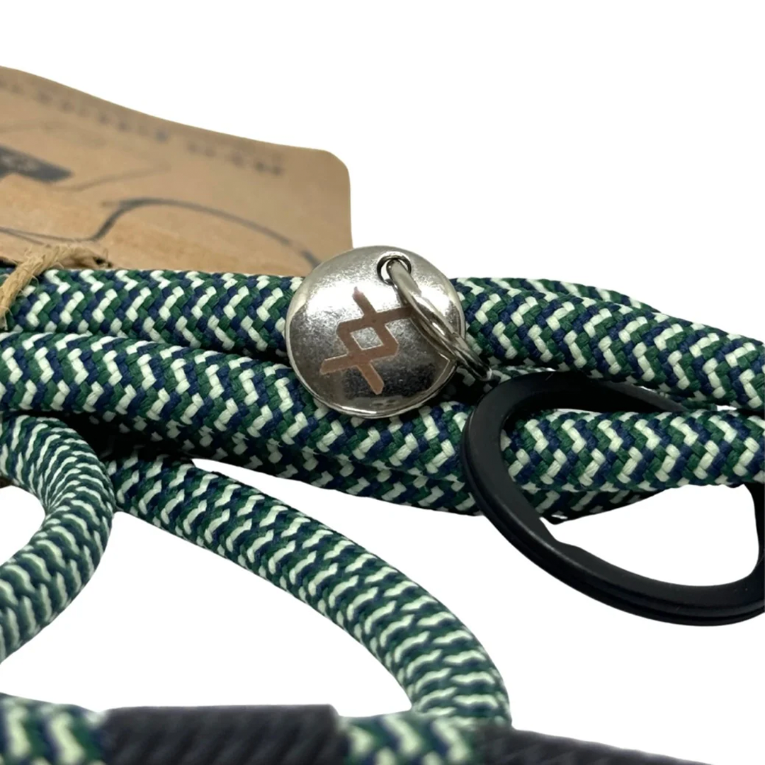 Cordão Multifuncional Balance x Aya Pitaya — Forest Green | 2 em 1: pendura celular ou garrafinha