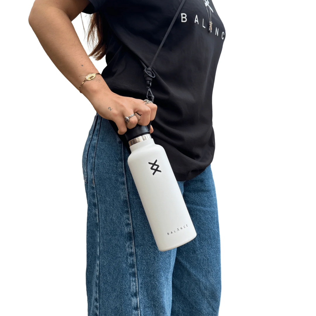 Cordão Multifuncional Balance x Aya Pitaya — Onyx Black | 2 em 1: pendura celular ou garrafinha